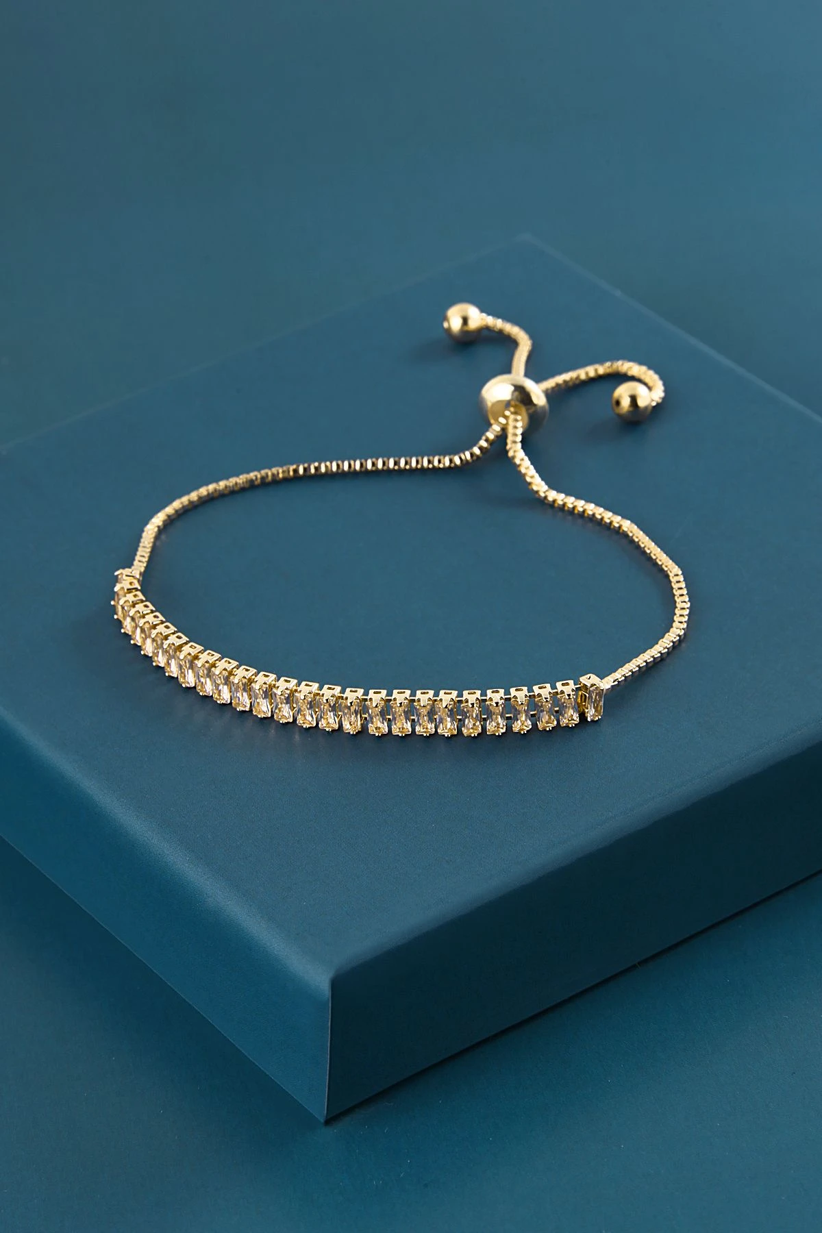 Tek Sıra Lüx Taşlı Kadın Kol Saati Zirkon Taşlı Baget Bileklik Kombin Gold Renk Pl-1513B1 Gold Pl-1513B1
