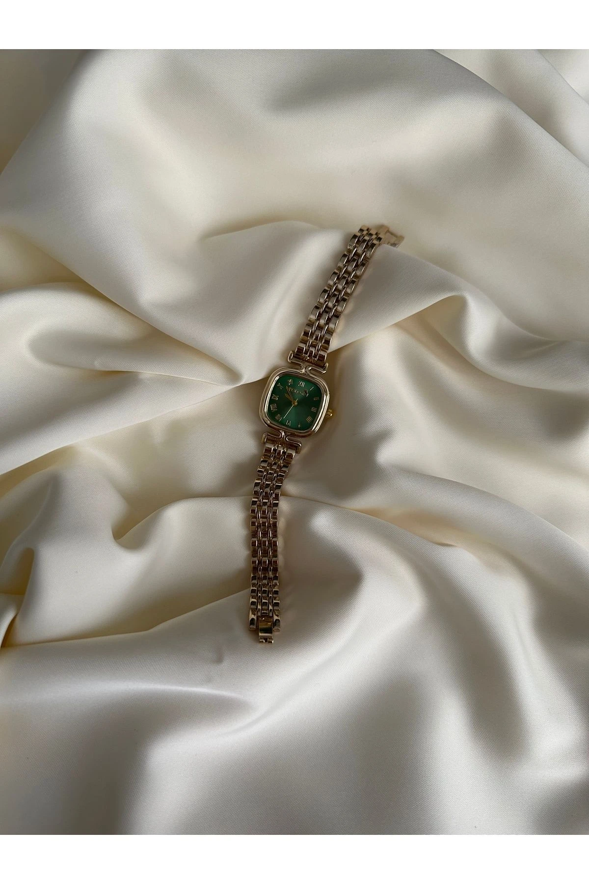 Vintage Kadın Kol Saati Zirkon Taşlı Kare Bileklik Hediyelik Kombin Gold-Yeşil Pl-1493B3 Gold-Yeşil Pl-1493B3