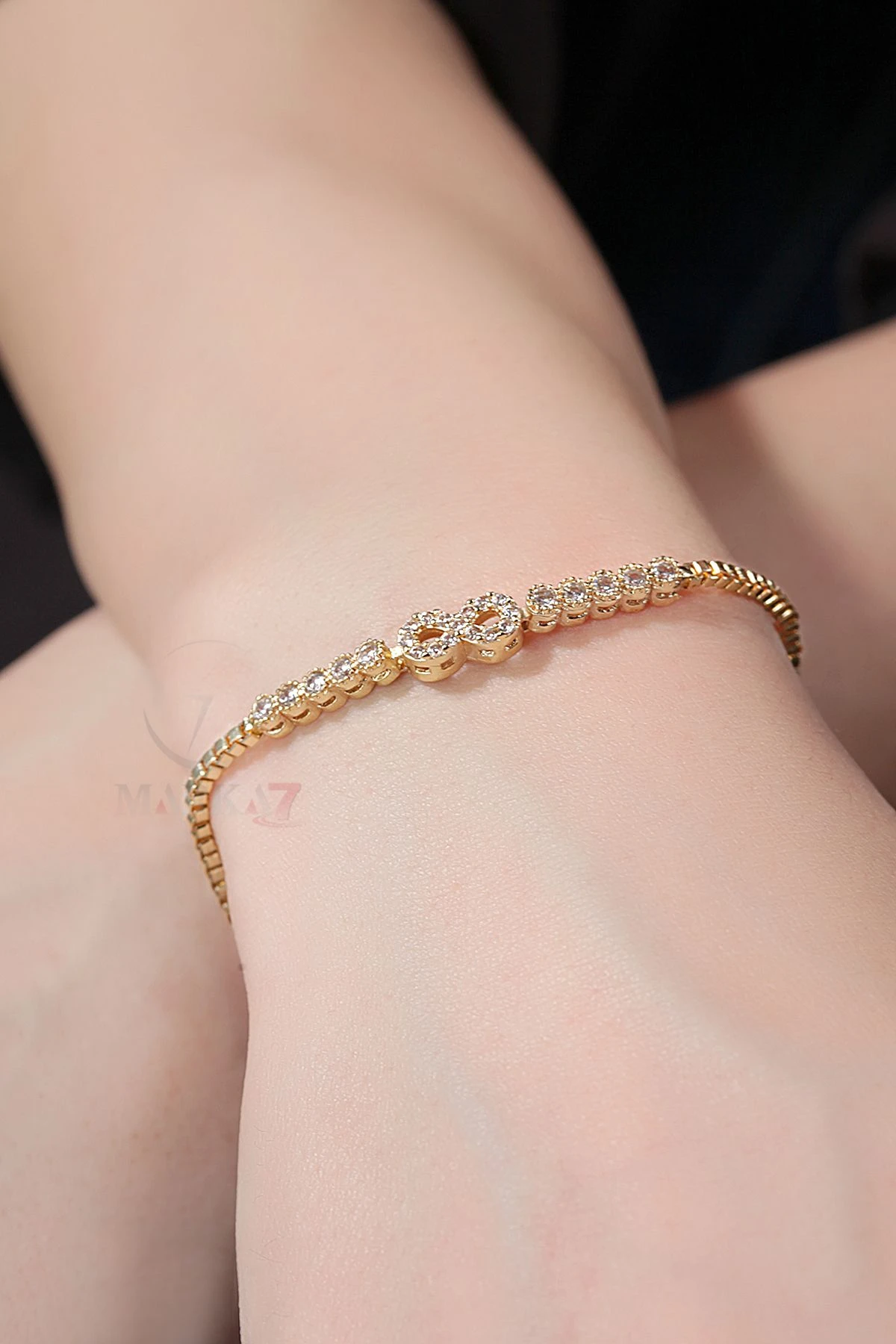 Lüx Taşlı Kadın Kol Saati Zirkon Taşlı Sonsuzluk Bileklik Kombin Gold Renk Pl-1548B1 Gold Pl-1548B1