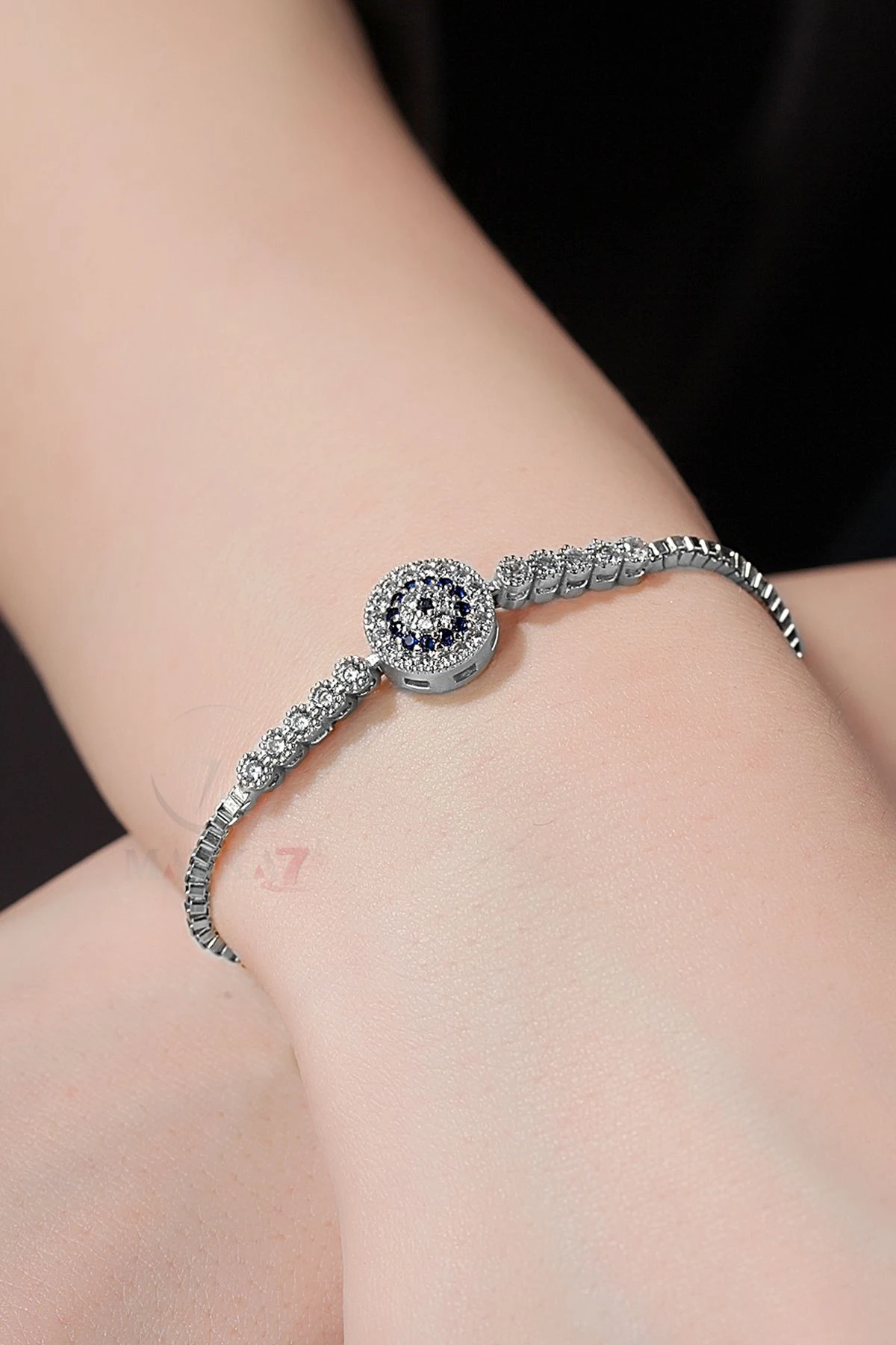 Zarif Kadın Kol Saati Zirkon Taşlı Nazar Bileklik Kombin Gümüş Pembe Renk Pl-1550B4 Pembe-Gümüş Pl-1550B4