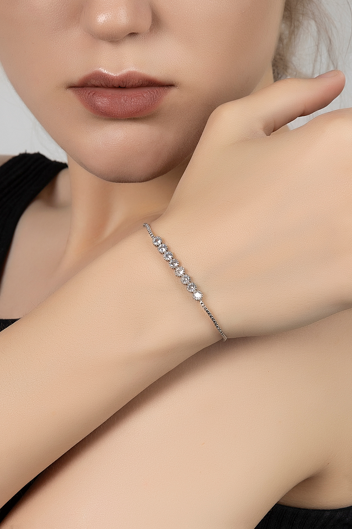 İnci Taşlı Görünümlü Kadın Kol Saati Zirkon Taşlı Suyolu Bileklik Kombin Beyaz Gümüş Renk Pl-1529B2 Gri Pl-1529B2