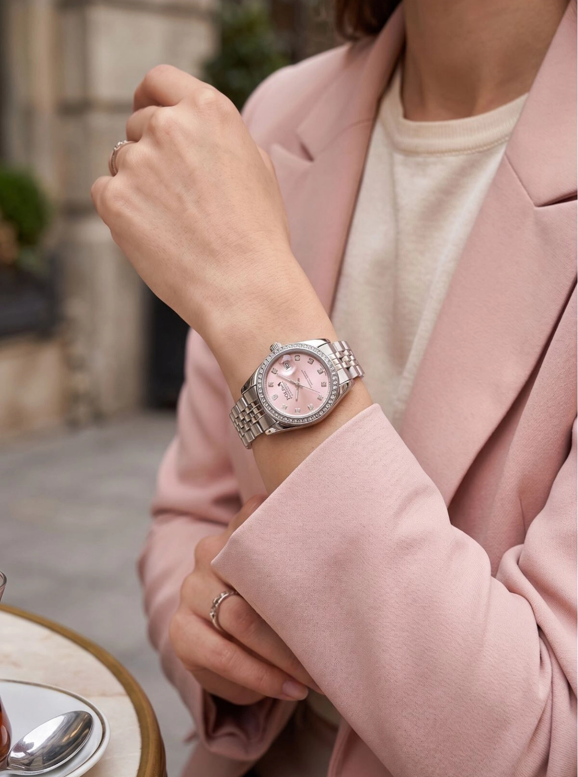 Mercek Takvimli Lüx Taşlı Kadın Kol Saati Gümüş Pembe Renk Pl-1613B4X