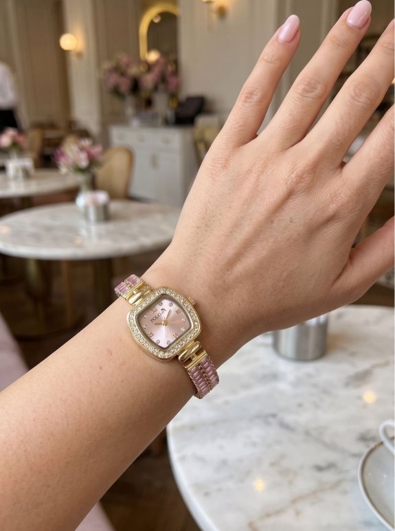 Baget Taşlı Kordon Kare Kasa Şık Kadın Kol Saati Akordiyon Kartlık At Desenli Fular Ve Zirkon Taşlı Yuvarlak Kolye Bileklik Seti Gold Pembe Renk St-2242S5
