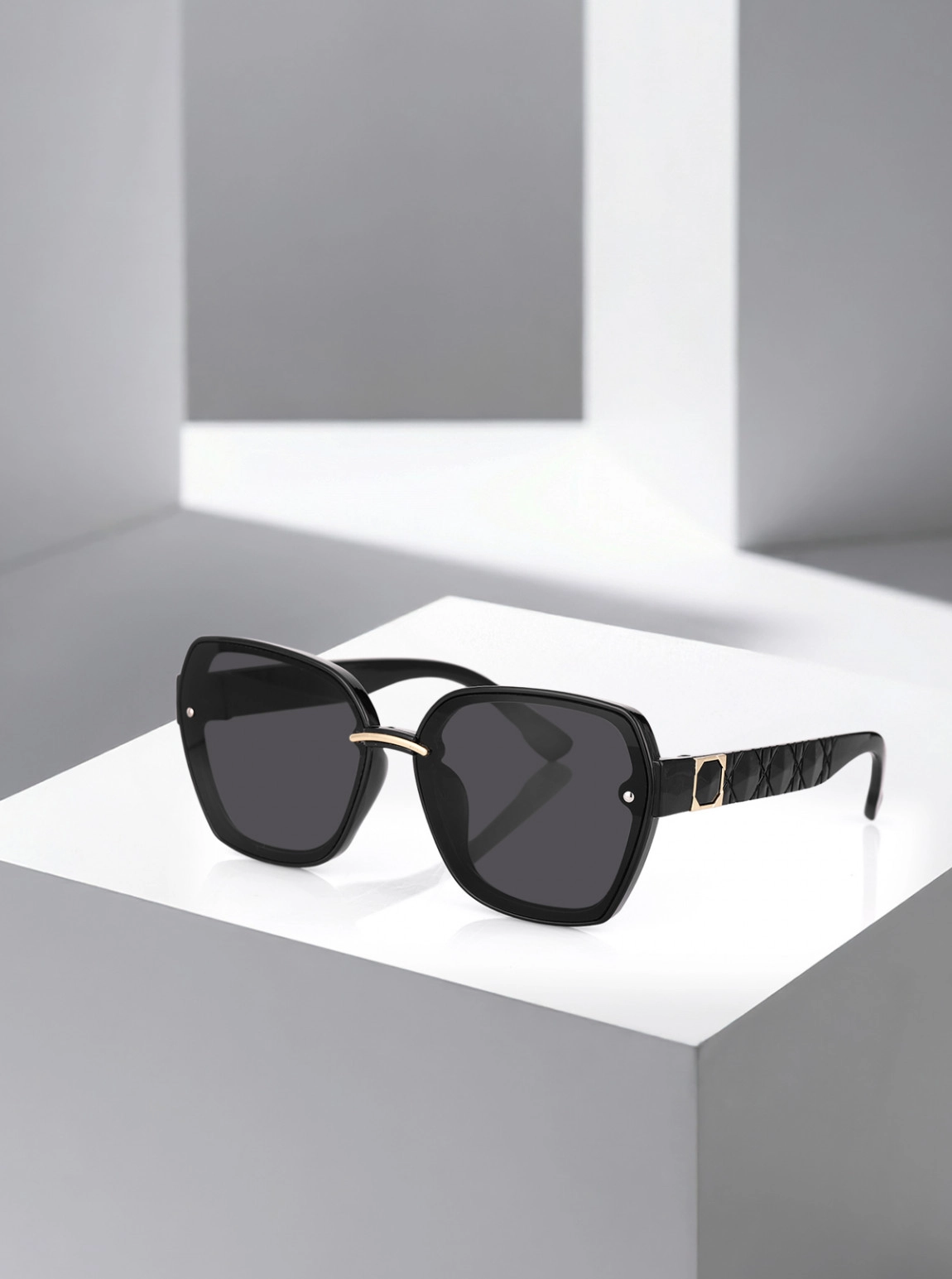 Uv400 Korumalı Şık Siyah Gold Detaylı Cat Eye Kadın Güneş Gözlüğü Plg-2128C1